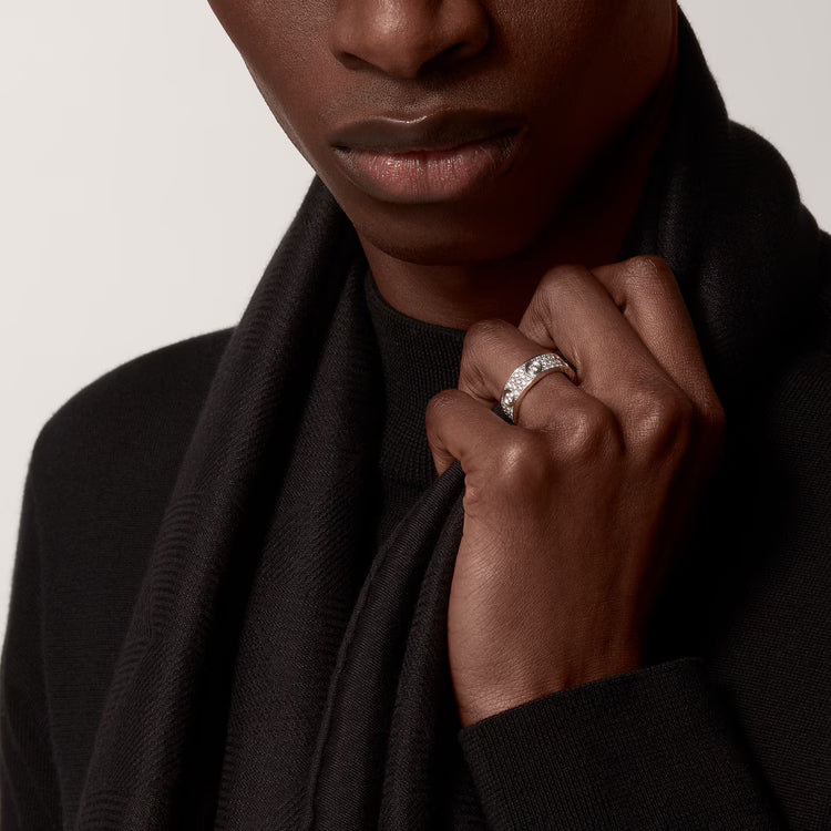 LOVE ring, classic model, paved, 6 diamonds. 18k GOLD