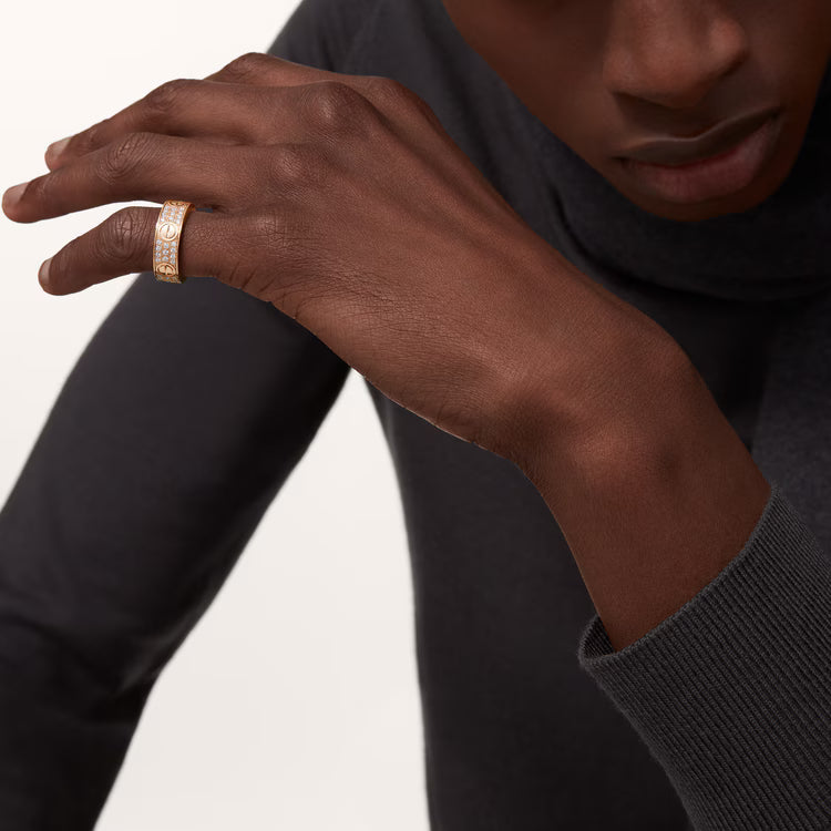 LOVE ring, classic model, paved. 18k GOLD